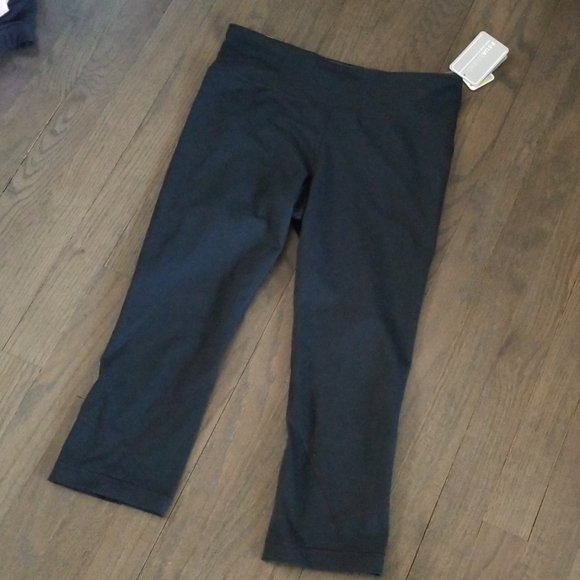 Under Armour Pants - Under Armour Studio Fitted Capri Yoga Leggings